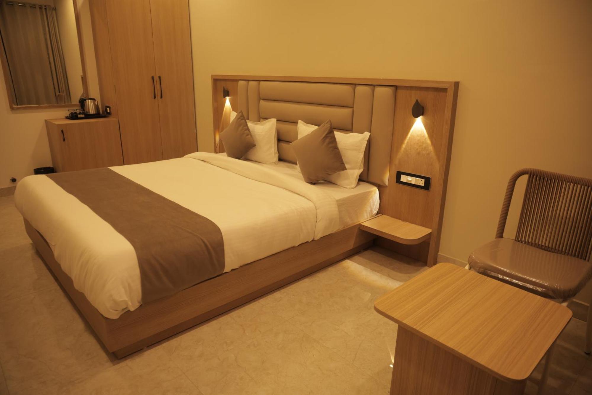 Hotel The Rainbow Inn Udaipur Bagian luar foto