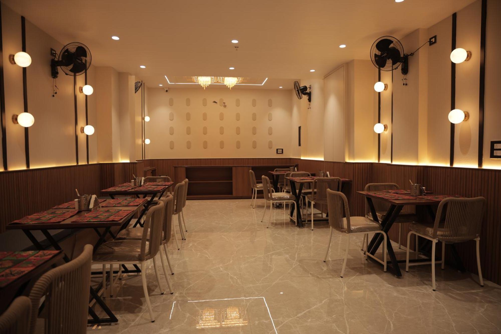 Hotel The Rainbow Inn Udaipur Bagian luar foto
