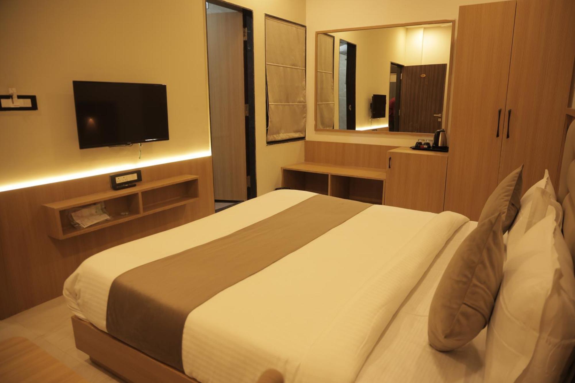 Hotel The Rainbow Inn Udaipur Bagian luar foto